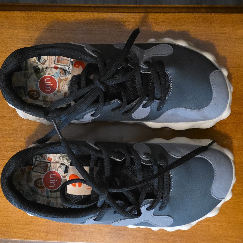 UIN Women's Black and Gray Shoes
